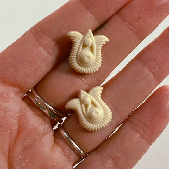 Vintage Jewelry - Vintage White Lucite Gracious Tulip Post Earrings
